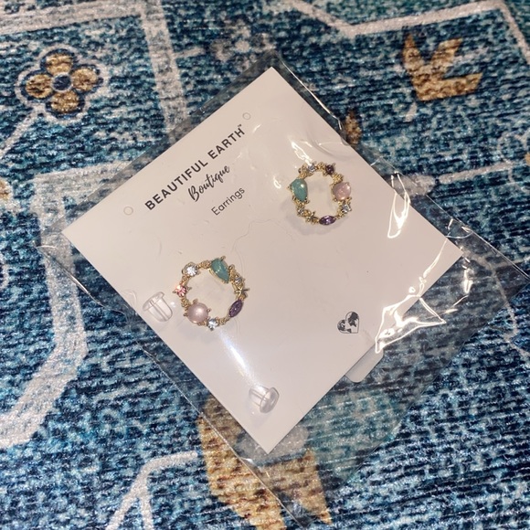 🆕BEAUTIFUL EARTH Floral Wreath Earrings - Picture 7 of 8